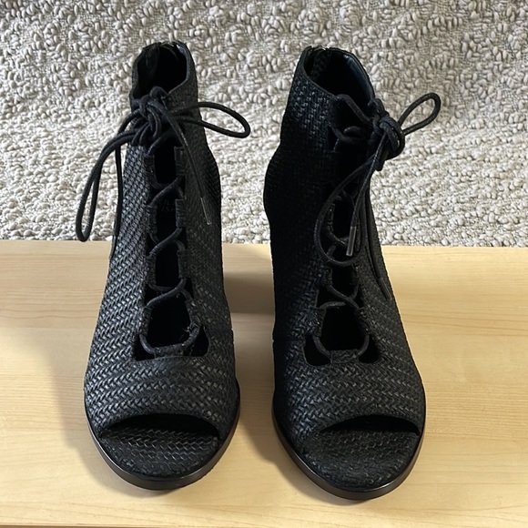 Eileen Fisher Slew Lace Up Booties Peep Toe 9 shoe - Picture 3 of 9